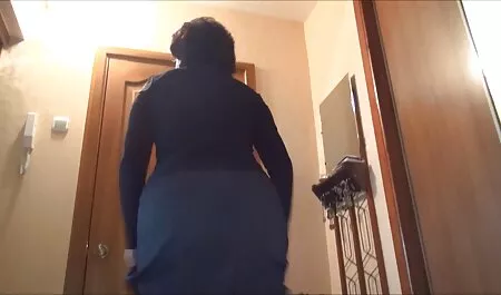 برده بازی دختر سکسی رئیس در الاغ را لگد می زند.