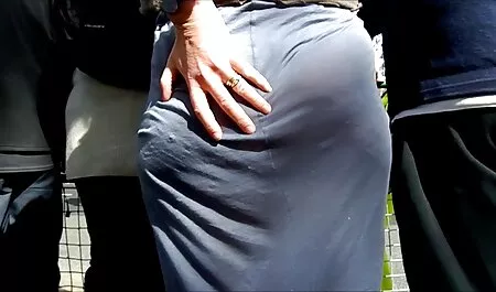 صورت همسایه سکس با دختر بلوند را اسپری کنید.