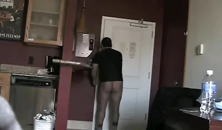 آنجلینا sex دختر باکره سوکو روی مبل خودارضایی می کند.