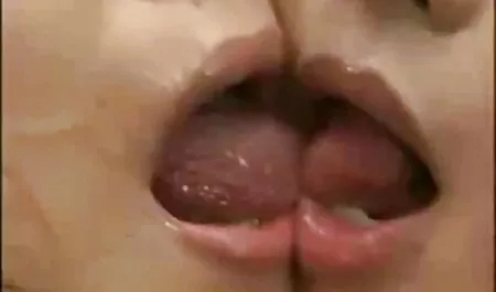 سکس صبحگاهی با فیلم گاییدن دوست دختر همسرش در آشپزخانه.