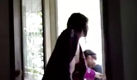 پلیس سکس با دختر خجالتی خواستار تولد شد.