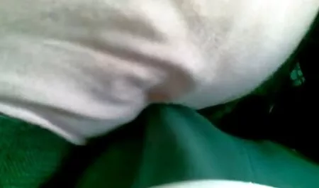سبزه توسط داف سگسی مردی که از خودش می ترسد لعنتی می شود.