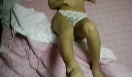 خروس داف سکسب می خورد و لعنتی می شود.