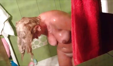 او تنه را عقب فشار سکس دختر با پیر داد و لعنتی.