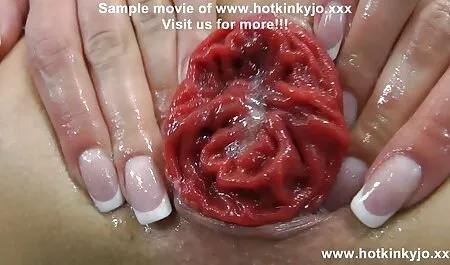 وحشتناک پاهای او را گسترش داده و سکس دختران هجده ساله خودارضایی می کند.
