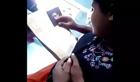 دختری با نگاه سکس دختر تنها شرقی.