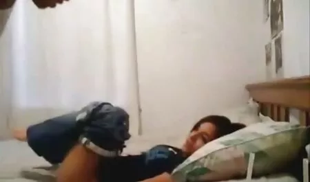 دختر جدید اجازه نمی دهد که مرد بی سر سکس مادر دختر و پسر و صدا بخوابد.