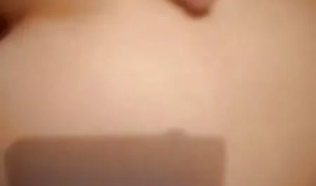 آبونی با یک پسر در آشپزخانه fucks سکس دختر ۱۲ساله می کند.