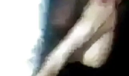 سیاه تصاویرسکسی دختروپسر پوست سبزه را روی تخت میخورد.