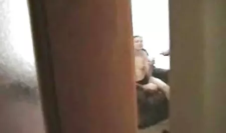 یک دوست دختر دوست سکس پسر دختر که با سرطان روی مبل لعنتی است.