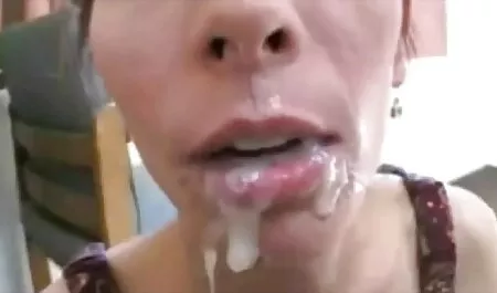 دختر از ناپدری سالخورده را راضی می دختران سکسی زیبا کند.